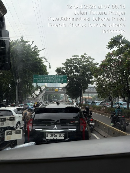 PT_Transjakarta's tweet photo. #INFOTRANSJAKARTA | Koridor 9, Rute 1B, 1F, 1W, 3F, 9A, 10H, S61 dan T31 mengalami keterlambatan kedatangan bus dikarenakan tingginya volume kendaraan sehingga mengakibatkan kepadatan lalu lintas di sekitar Halte Gerbang Pemuda. Mohon maaf atas ketidaknyamanannya. Pantau informasi terkini layanan Transjakarta melalui X pt_transjakarta, instagram: infotije, pt_transjakarta ataupun aplikasi TJ:Transjakarta. Mari kita #JagaJakarta #Koridor9 #Rute1B #Rute1F #Rute1W #Rute3F #Rute9A #Rute10H #RuteS61 #RuteT31