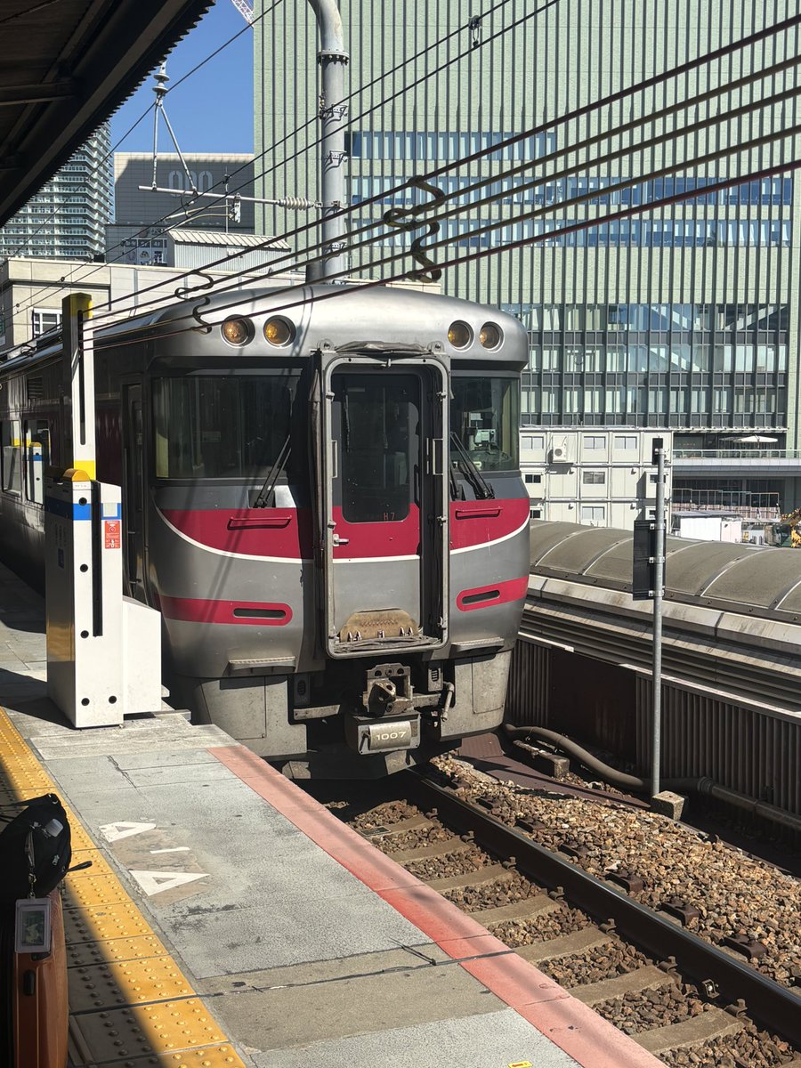 rinchanm0928's tweet photo. 三ノ宮駅🚉
#三ノ宮駅　#はまかぜ https://t.co/f8Nomic9v1