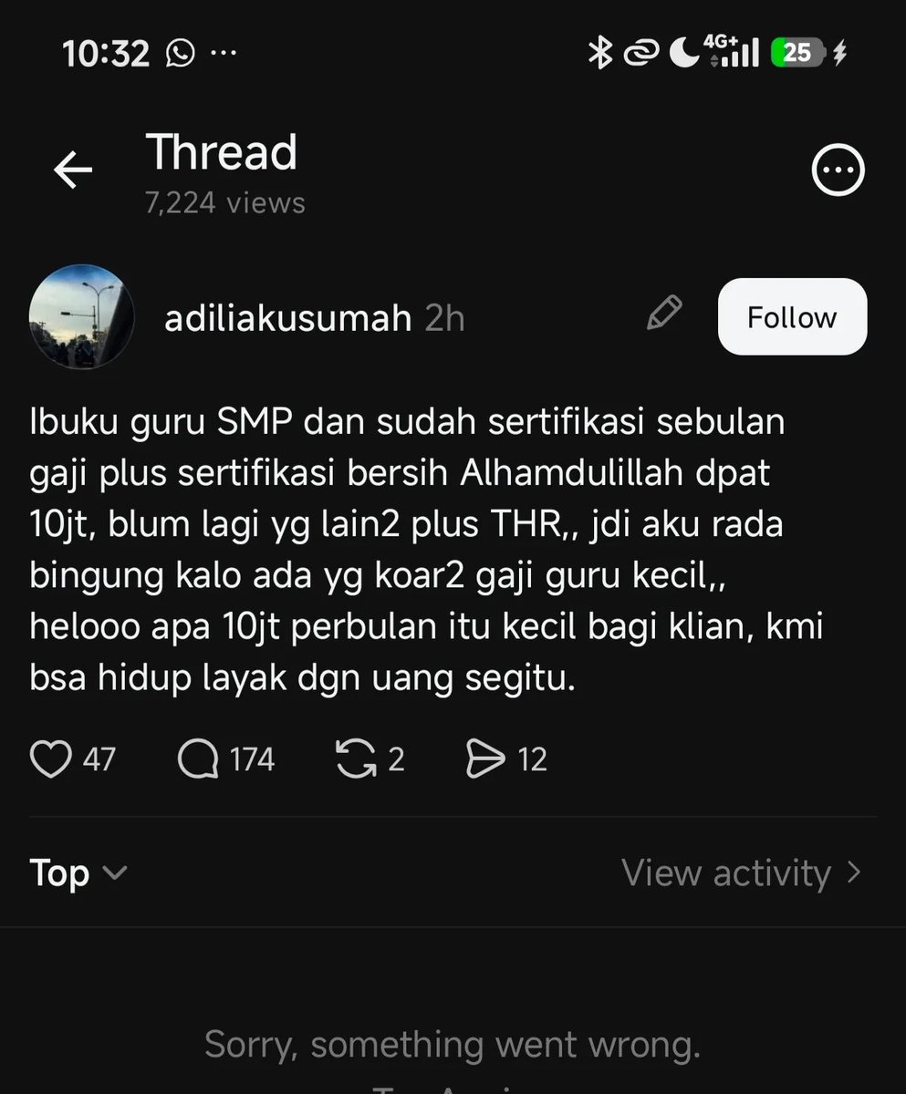 atokdalangs4's tweet photo. Gue jarang banget bereaksi berlebihan, tapi kali ini jari gue langsung gercep ngetik.

Mbak Adilia, saya guru di Jakarta dan sudah sertifikasi seperti ibu Mbak Adilia. Alhamdulillah, yayasan tempat saya bekerja juga menyejahterakan saya. Tapi saya aja nggak berani ngetik seperti itu. Astaghfirullah… Memangnya semua guru punya status dan kondisi yang sama seperti ibu Mbak Adilia?

Menurut Mbak Adilia, guru honorer itu berada di luar sistem dan aturan. Jadi, kalau belum sejahtera, jangan menyalahkan pemerintah.

Lah, kok begitu?

Begini, kalau pemerintah sudah melakukan pemerataan fasilitas pendidikan, baik sarana maupun prasarana, lalu pemerataan guru juga sudah terlaksana, barulah kita bisa mempertanyakan kenapa masih ada guru honorer. Jangan dibalik logikanya.

Guru honorer itu ada karena banyak sekolah di pelosok kekurangan guru. Bahkan, mungkin bukan sekadar kekurangan, tetapi hanya guru honorer yang masih bersedia mengabdi di sana dengan tulus.

Tolonglah, jangan sok tahu kalau belum memahami persoalannya secara luas dan menyeluruh.

Sumpah, gue geram banget! Kalau ibu Mbak Adilia diminta mengabdi di daerah 3T untuk menggantikan para guru honorer supaya guru honorer nggak ada lagi, memangnya beliau mau?

Kami yang jadi guru dan sudah sejahtera karena bertugas di pusat kota pasti punya rasa hormat setinggi-tingginya kepada para guru honorer yang mengabdi di daerah.

Lah, ini yang bukan guru malah berani banget berkomentar seperti itu. Padahal, bisa jadi yang dia tahu cuma guru PNS. Kalau bukan PNS, berarti honorer!

Ckckck.