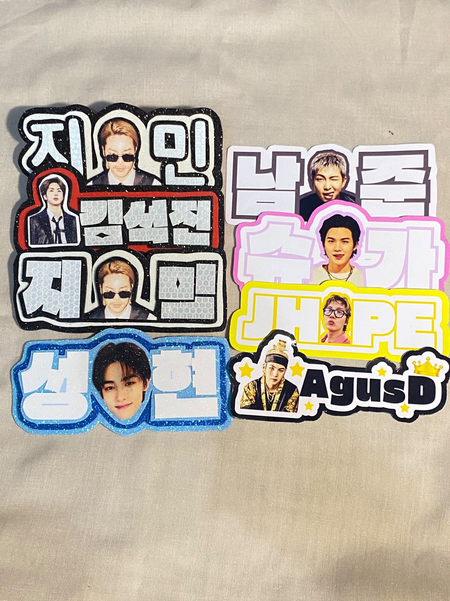 byymme_'s tweet photo. 🌼Pagi semua🌼
 Yang masih cari hiasan buat lighstick, griptok phone yuk bisa di order custom your bias🙌🏻

#BTS_WORLDTOUR_ARİRANG #BTSJIMIN #namebordkpop #army_bts #RM #jin #suga #jhope #jimin #taehyung #jungkook #zonauang https://t.co/RqGlwQqMJK