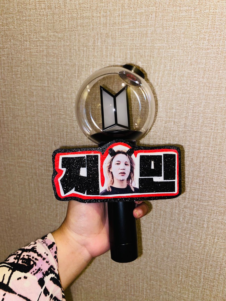 byymme_'s tweet photo. 🌼Pagi semua🌼
 Yang masih cari hiasan buat lighstick, griptok phone yuk bisa di order custom your bias🙌🏻

#BTS_WORLDTOUR_ARİRANG #BTSJIMIN #namebordkpop #army_bts #RM #jin #suga #jhope #jimin #taehyung #jungkook #zonauang https://t.co/RqGlwQqMJK