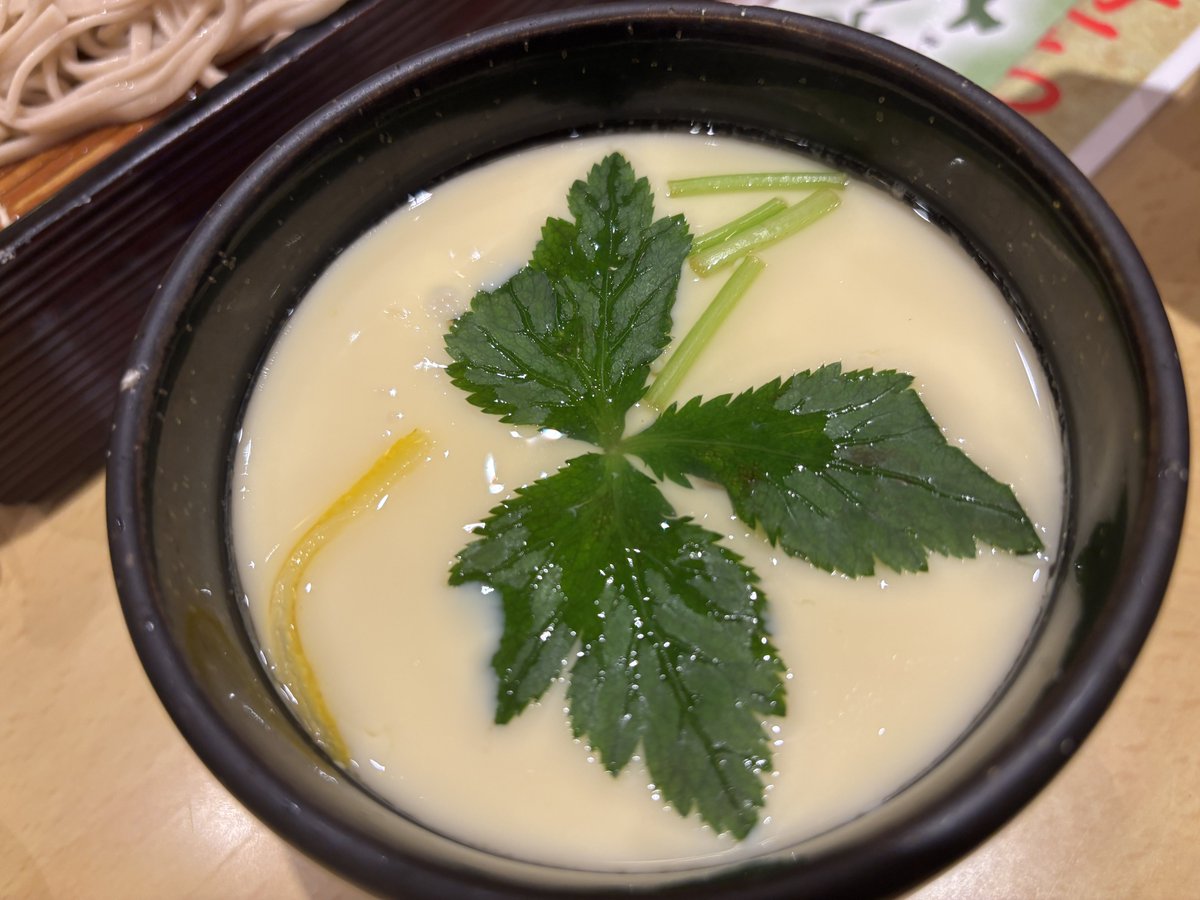 sakkurusan's tweet photo. 北海道の茶碗蒸しは甘い。
そして銀杏ではない。栗だ。 https://t.co/7iHm5oHW3a