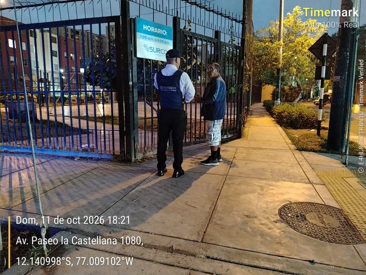 KarloCastro6's tweet photo. @Carlos_Bruce @munisurco1  Me comentan q una persona sin injerencia alguna ha puesto cadena y candado como si fuese su chacra a la losa deportiva Juan Buendia ubicada en Calle Paseo la Castellana y Calle Señor de los Milagros en la presencia de personal de Serenazgo de Surco. https://t.co/0VwnybUIxy