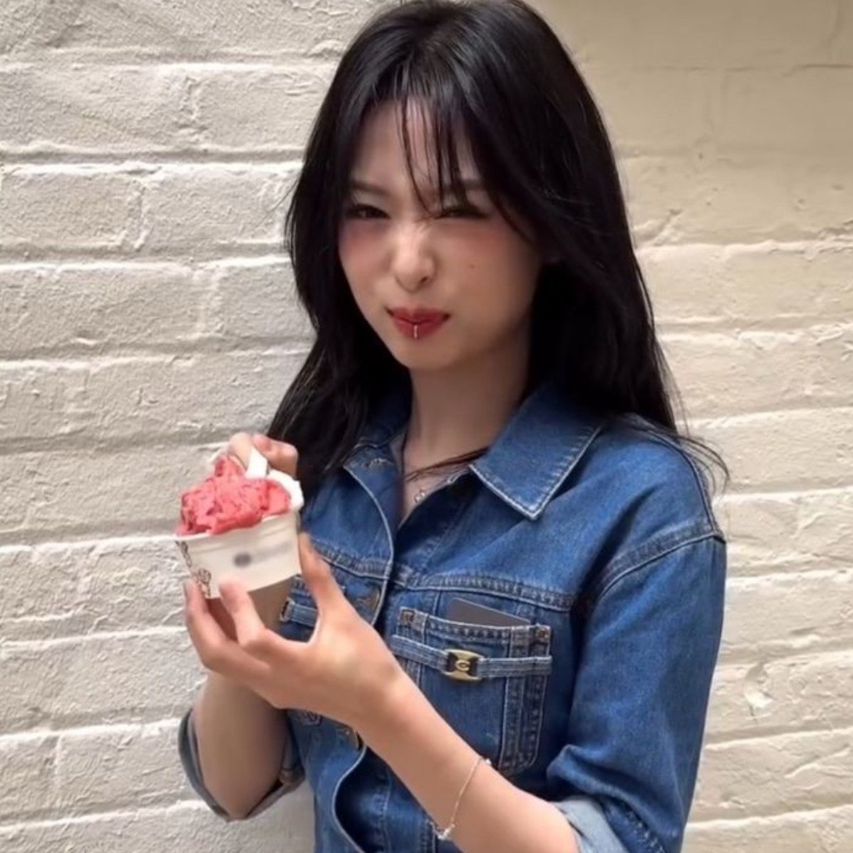As_acoffee's tweet photo. why is she so cute 🥹

#AHYEON #BABYMONSTER https://t.co/NNLEVfXHNu