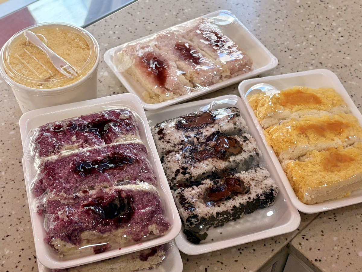 bbang_end's tweet photo. 📍전주 포도나무떡집
블루베리설기 이게 진짜다..ㅈㅉ 맛있다..
오전10시20분쯤 줄서서 30분 오픈하자마자 인당 최대 6팩 꽉 채워서 떡사냥 했어요
블루베리2/오레오누텔라/호박/딸기우유/카스테라호박인절미 골랐고
뜨끈 온장고에서 꺼내서 넘 따끈하고 마딛어요,,🥹 https://t.co/oZx4OkVVv0