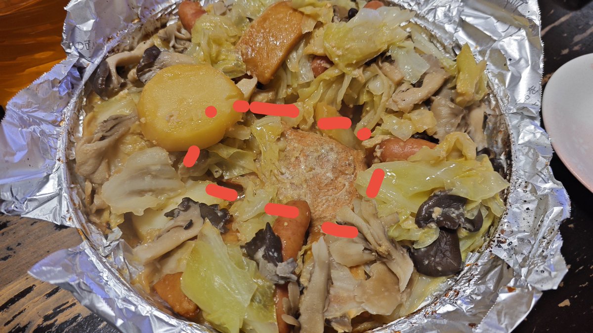 altvan01's tweet photo. 昨日は今シーズン初のちゃんちゃん焼き！
3枚目の点線で囲んだ部分にしか鮭いないw
うちのはじゃがいもメイン！！
一昨日は貰い物の松坂牛😊 https://t.co/yE8n3OCbAd