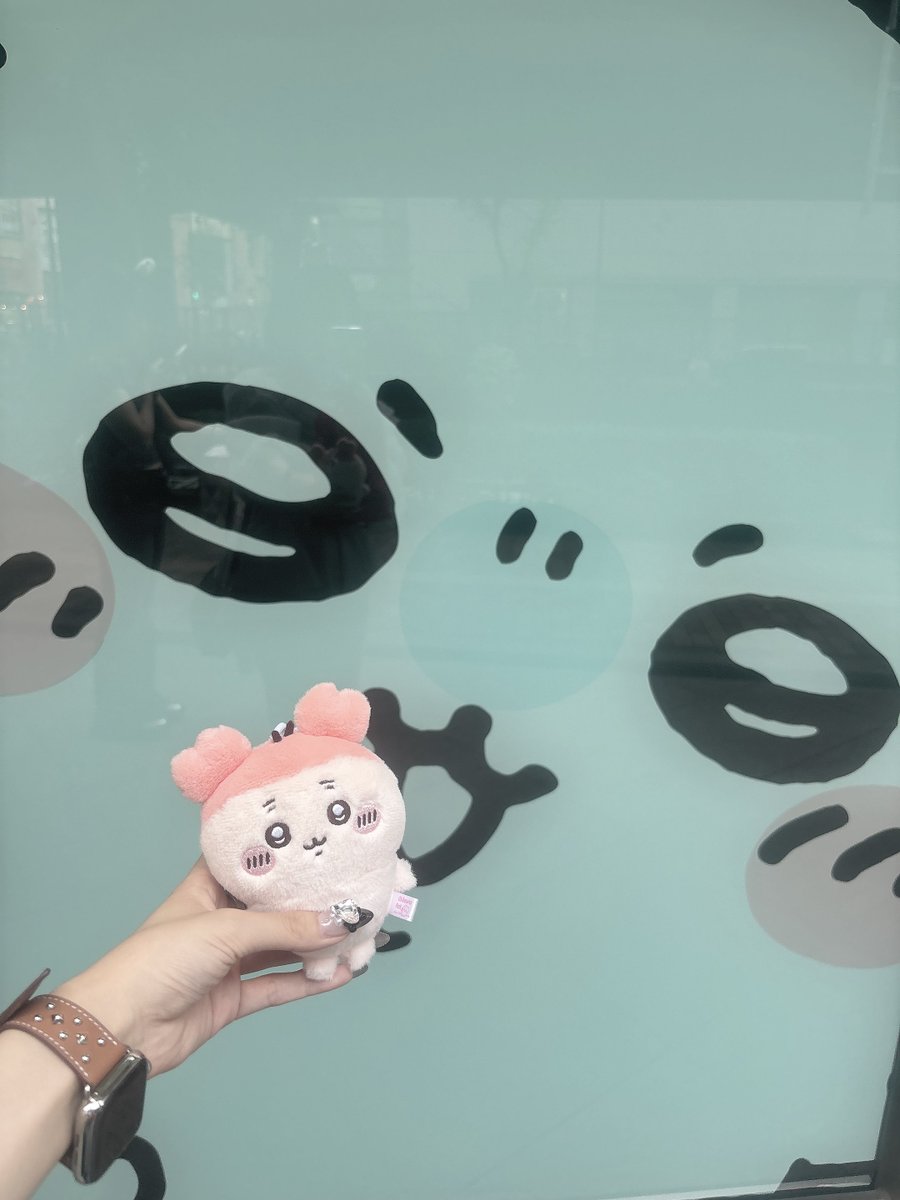 forever633's tweet photo. 今どき珍しいくらいの映画新規なんですけどち〜かわさん達、私は古本屋さんが好きで、有識者ワーにいろんなとこ連れてってもらう度に｢俺は古本屋さんを見てるけど古本屋さんはモモンガさんしか見てない｣って言ったら、有識者ワーに｢お前いつもそれだよな…｣て言われた  間違いない https://t.co/7Y8t4GXiJ4