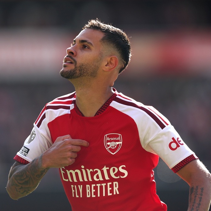 DailyAFC's tweet photo. 🗣️ Glenn Hoddle's honest verdict on Arsenal's performance against Leeds United:

"They didn't play well but got over the line." 🤔 https://t.co/QdeqQvlZhm