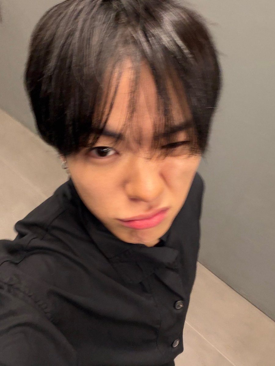 jaeehyo's tweet photo. 그냥 나야 🖤 https://t.co/jTZUSEsqaq