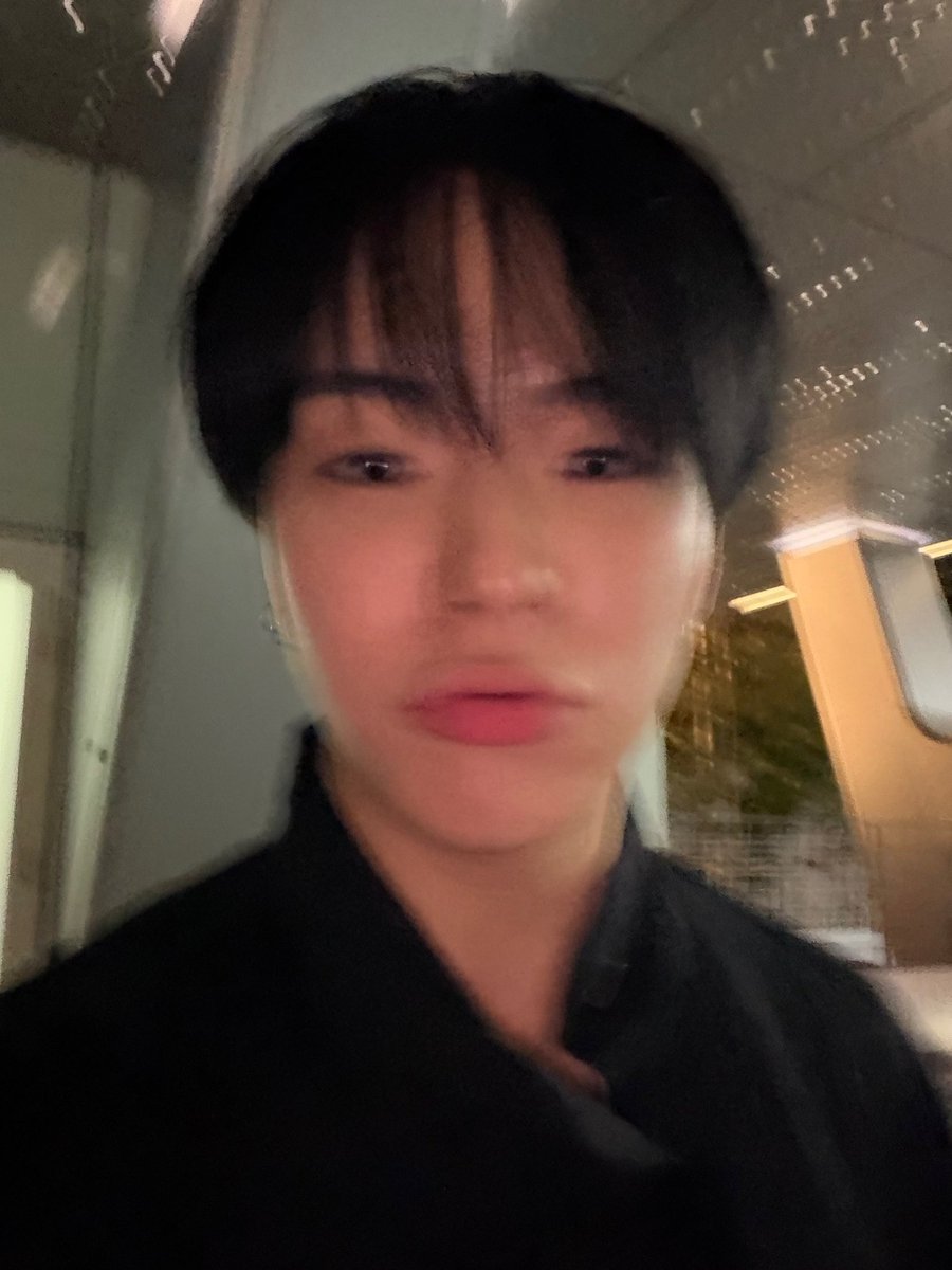 jaeehyo's tweet photo. 그냥 나야 🖤 https://t.co/jTZUSEsqaq
