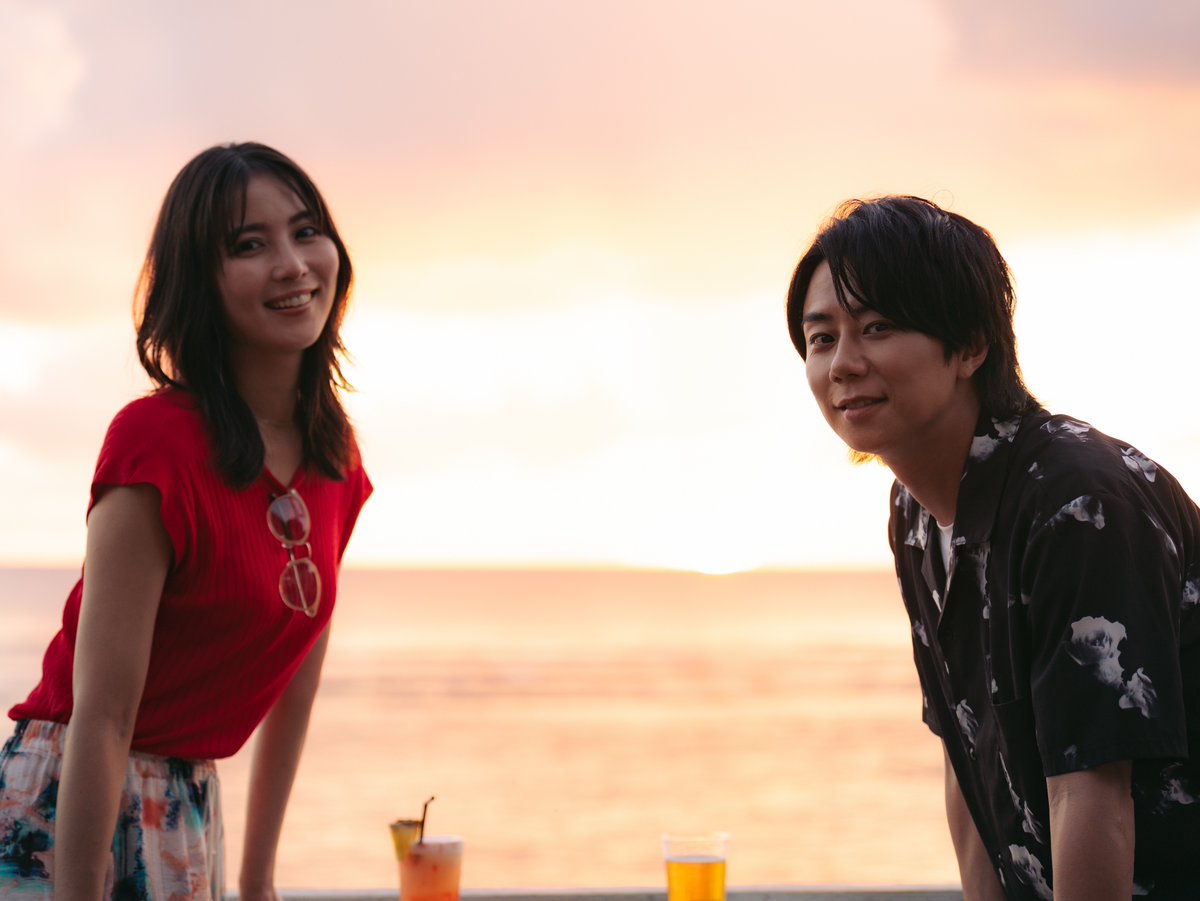 tx_guamproject's tweet photo. ˗ˏˋ✈️offshot☁️ˎˊ˗

the beach RESTAURANT &amp; BARで
素敵なサンセット🌇

絶景と美味しそうな料理に愛(#石川恋)は
楽しそうでしたが夏目(#北山宏光) の表情は…

#私があなたといる理由２
TVerの見逃し配信で何度でもお楽しみください☀️
🌺 https://t.co/K9Rvdhk3YI https://t.co/QkUjUG6EKM