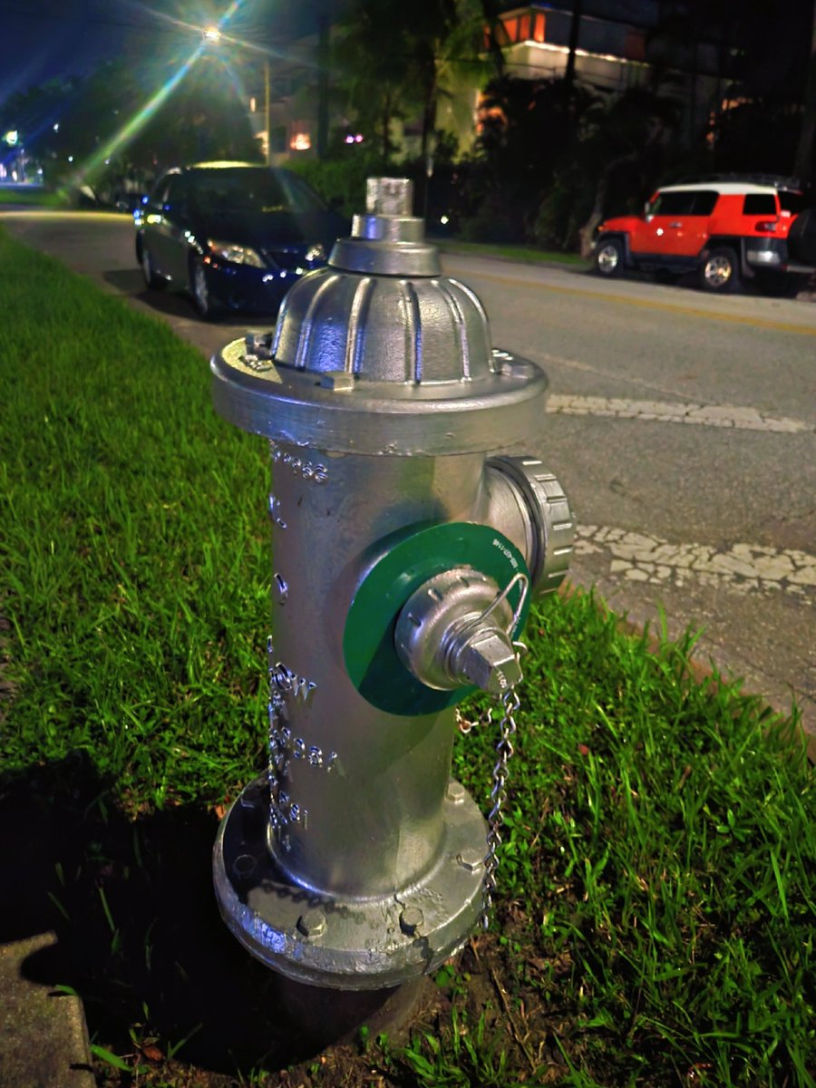 msmali006's tweet photo. park #vibes with my lil vivi..she luvs walkin in the park...especially to sniff these #firehydrant #wpb https://t.co/dXXHh79EIJ