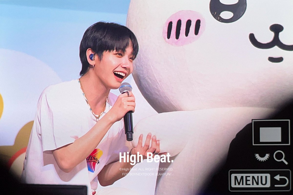 luvpeacebnd's tweet photo. 저 뚠뚠한손 꼭 잡은거ㅜ ㅜ https://t.co/LEIanGWBoL