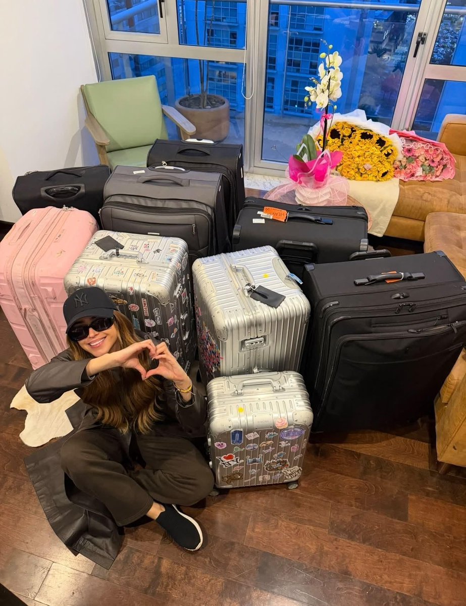 rockera_1900's tweet photo. Como alguna vez dijiste, la paz no se negocia, y por eso es increíble que puedas regresar a ese lugar especial para ti @IamYanetGarcia. Buen viaje y acá tú fandom te estará esperando, la distancia es solo un número cuando se quiere de verdad.

Te amamos!!

#TeamYanet https://t.co/wbmy96nwNX