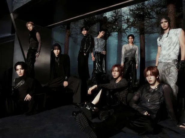 LadyKpop8's tweet photo. @y00nheejin CRAVITY OFFICIALLY DISBANDS AFTER 7 YEARS https://t.co/KYnEFuiUKO