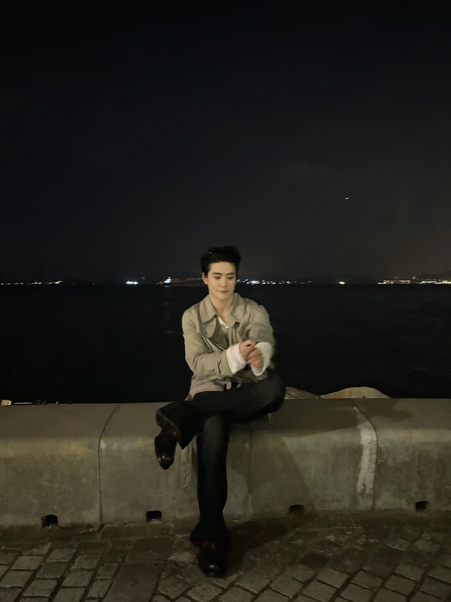 mookkers_'s tweet photo. JAEHYUN                             JAEHYUN
     2019                                       2026
    PARIS                              HONG KONG https://t.co/HJ0ouQdRd3