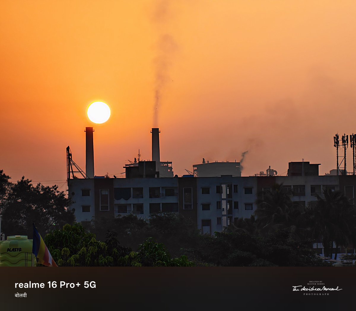 SumIt_Gloaming's tweet photo. Adding a closer look at that bright golden sun🔆 rising above the horizon🌇✨. It’s amazing how a few quiet morning moments can bring so much clarity and peace to the entire day. 🌿💖
#बोलवी #GoldenHour #MorningMagic #HometownSkies https://t.co/Vro9x3Cw0s