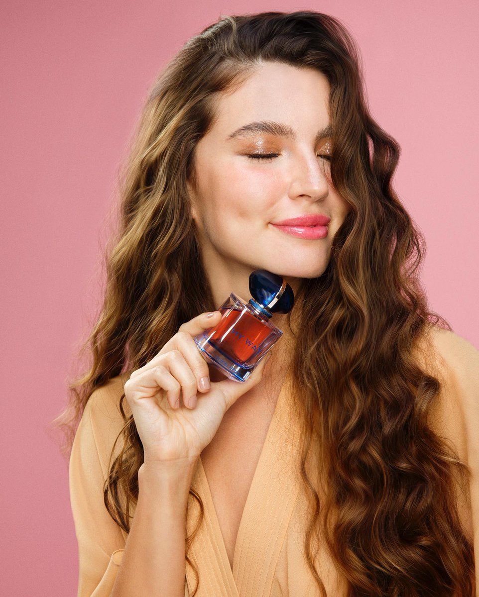 archiveguillen's tweet photo. alanis guillen para a fragrância “my way intense” de giorgio armani. (2022) https://t.co/IbotIL6FZH