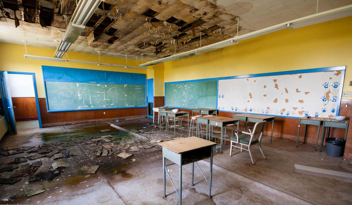 RadonXenix's tweet photo. @etonenashedelo @HistoryFoto Crane Valley School: extensive water damage, ceiling deterioration https://t.co/s9ZtmYk5eR
