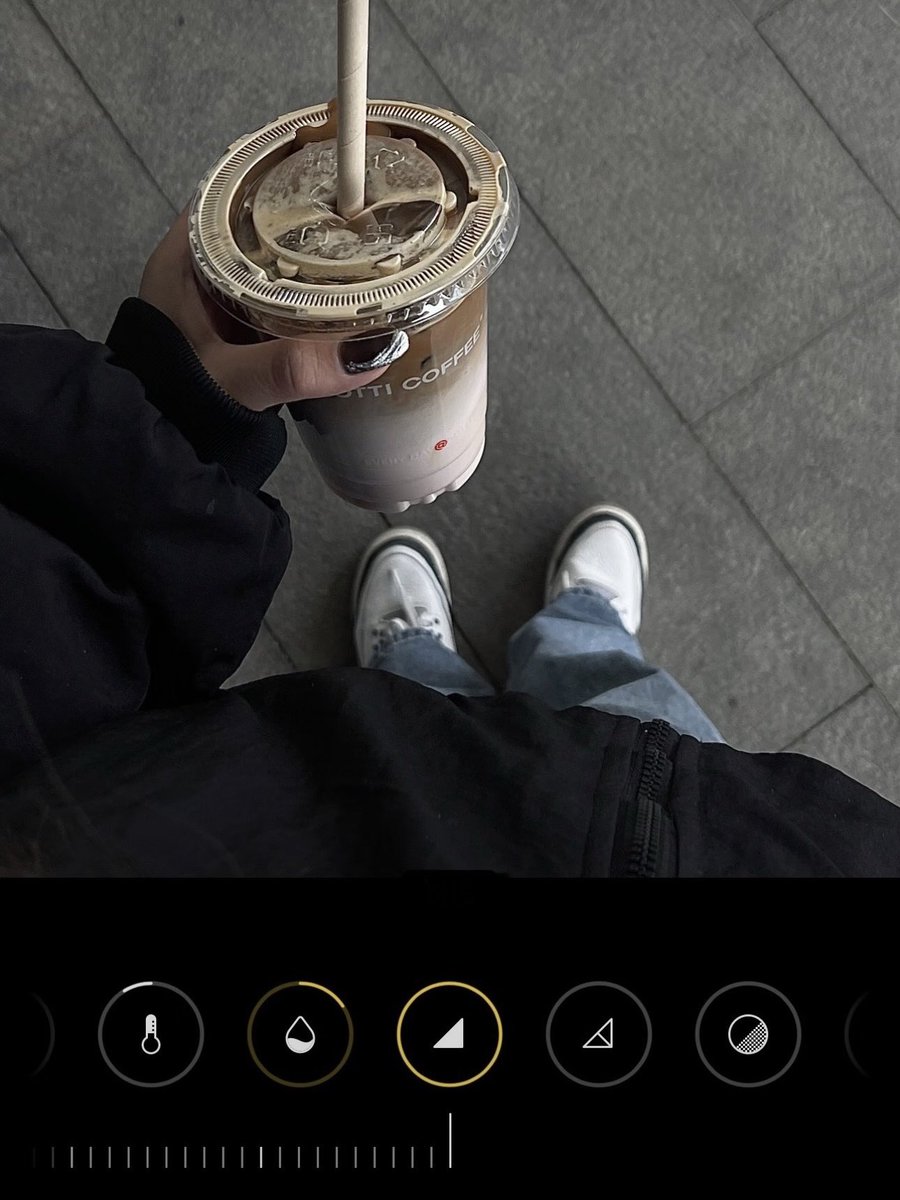 bbutterbl0om's tweet photo. How to Get That Chic Dark Vibe!!

🎨iPhone Original Camera:
•Brilliance -24
•Highlights +17
•Shadows +11
•Contrast +5
•Brightness +14
•Saturation -9
•Temperature -11
•Tint +15
•Sharpness +100

☑️Remember to tweak these settings based on your own photos💕 https://t.co/IkIYx1NCF2