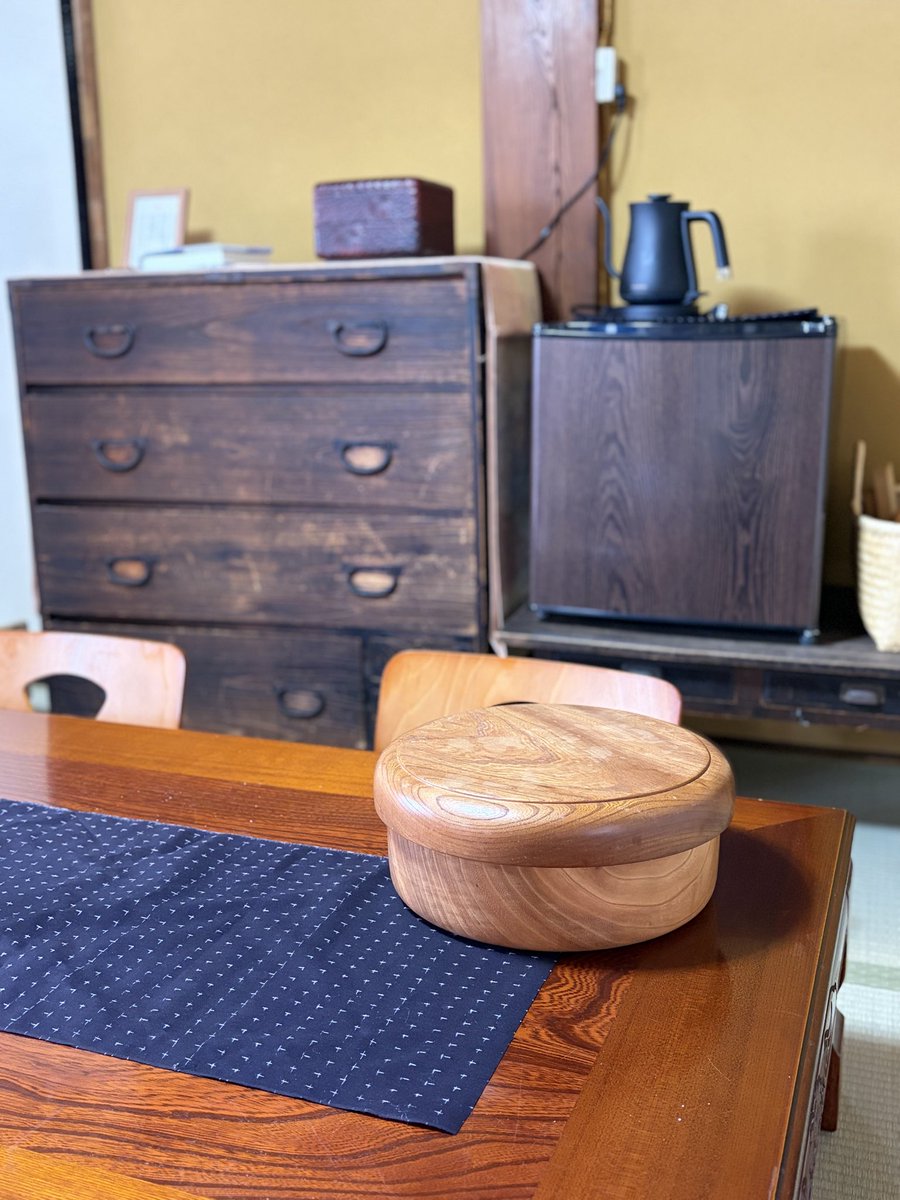 nyaniconnn's tweet photo. 【拡散希望】岩美に来てるオタク達へ
田後に新しくできた、ひとやすみ処さん(@freespaceiwami )10日オープンして、今日の私たちがお客さん第一号だったので拡散してください〜
田後で荷物置いて、充電して、お手洗い行けて、ベランダから展望台が見える、まったりゆったり空間でオタクに嬉しい場所です https://t.co/jsyy5QyvyW