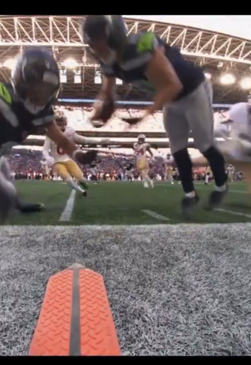GiGolf9's tweet photo. @MLFootball @vountee @captainseahawk @thewaynebreezie @SPORTalk49ers Based off the rules, his feet are off the ground and the ball has crossed the white line. He stretched after he was out. It was the right call. https://t.co/6Ol30mW0wO