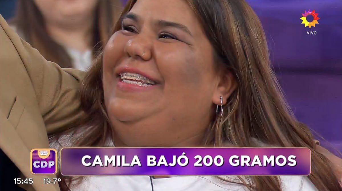emuchisss_'s tweet photo. me pedi una hamburguesa con un agua en vez de coca https://t.co/jjoM7sj0ac
