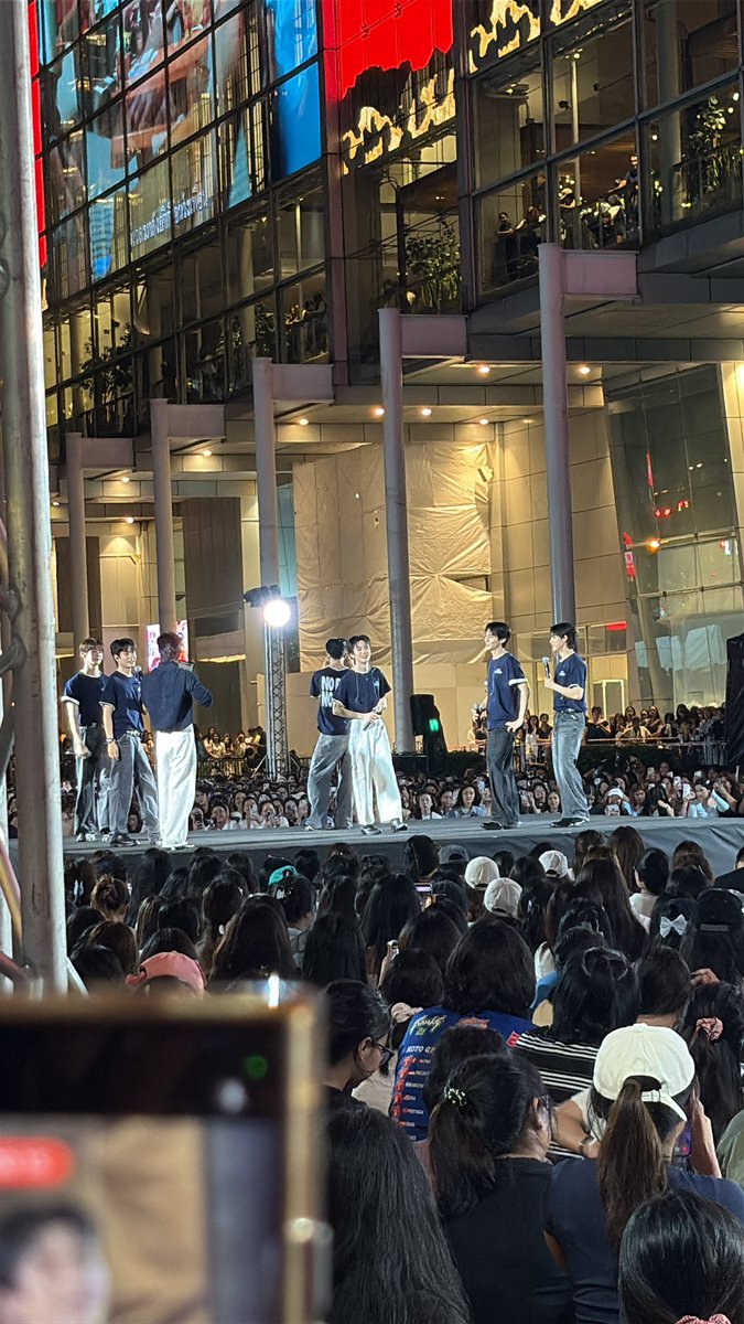 star2tee's tweet photo. so happy i got to celebrate por’s birthday together with him, met teeteepor and went to mr fanboy busking all in one day 🥹 my first trip to bangkok and it was the best experience ever! https://t.co/tuJRXy4IwA