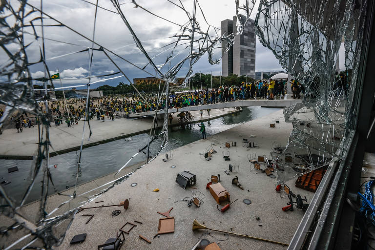 poptime's tweet photo. já em brasília... https://t.co/AxTjEhf7na