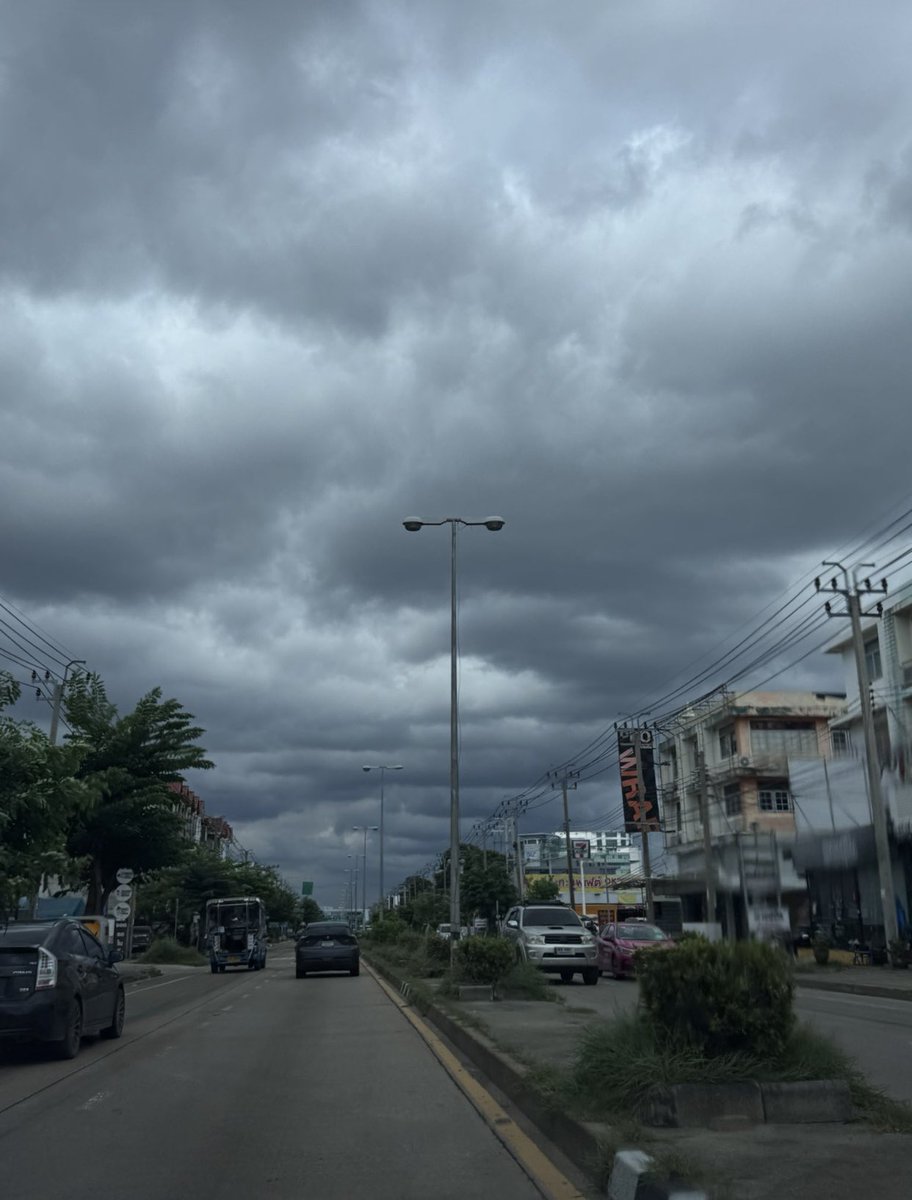 rce932727's tweet photo. หลายพื้นที่ฝนตกวันเดียว
จอมบึง ปากท่อ ดำเนิน น้ำท่วมเลย 
ขอให้น้ำลดเร็วๆนะ ✌️✌️💪

เป็นห่วง ❤️❤️ เมื่อยตัวทักได้คร่า https://t.co/bCaDl0F5Zw