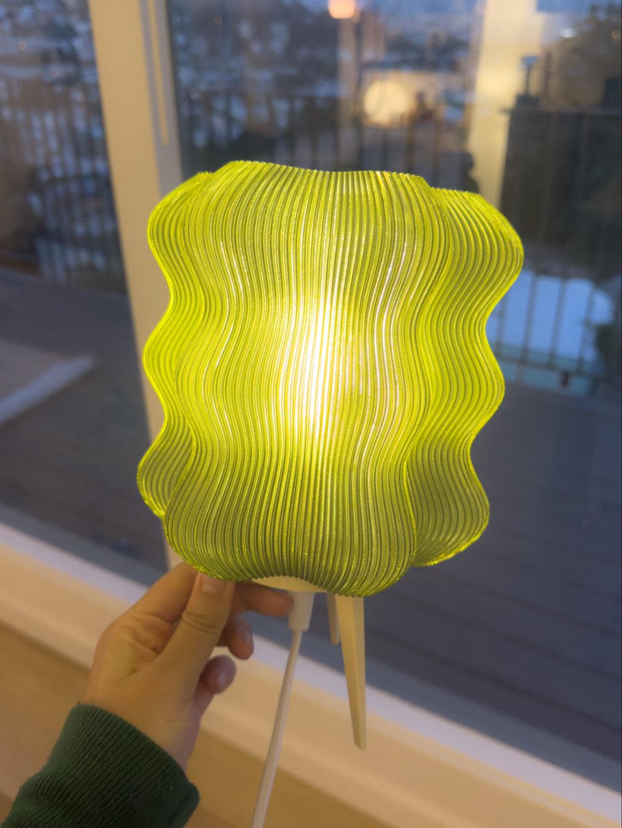 sarahli's tweet photo. wdym i can just 3d print my own lamp on a sunday 💡 https://t.co/s1m8pD59Gv
