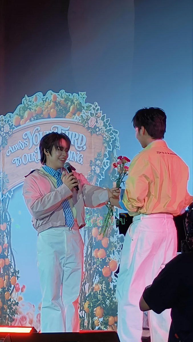 bunny_khing_'s tweet photo. สิ่งนี้น่ารักมากกกก  แค่สองคนนี้นี่จีบกันป่ะเนี่ย 👉👈🤭

#ที่สามของเธอตอนจบ
#f3w_wp
#Gems_ktp https://t.co/bP6arCiiUN