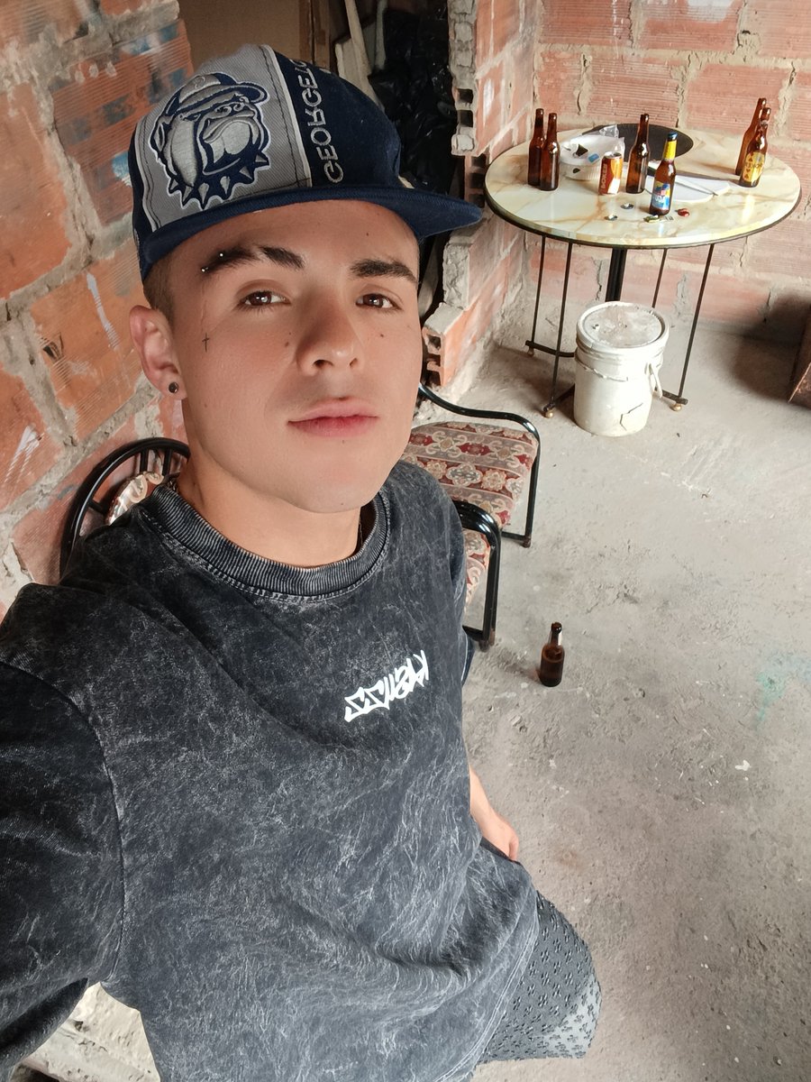 guti_braxon_'s tweet photo. 🍁❤️‍🔥🩸 https://t.co/jMtVrzJffP