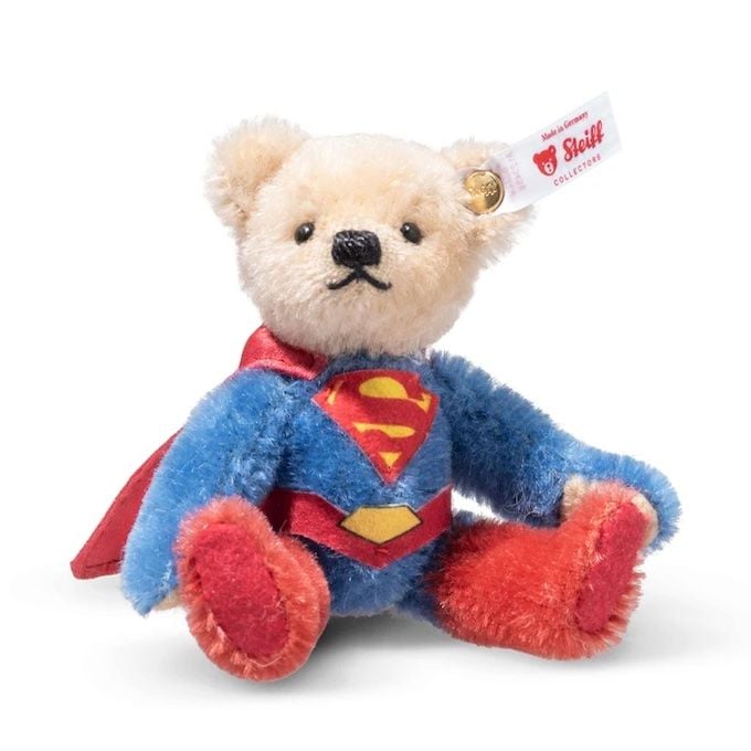 SupermanHomepge's tweet photo. #Steiff Unveils Limited Edition DC #Superman Miniature #TeddyBear: https://t.co/OfMlTaA5e3 https://t.co/WrZacMhRS9