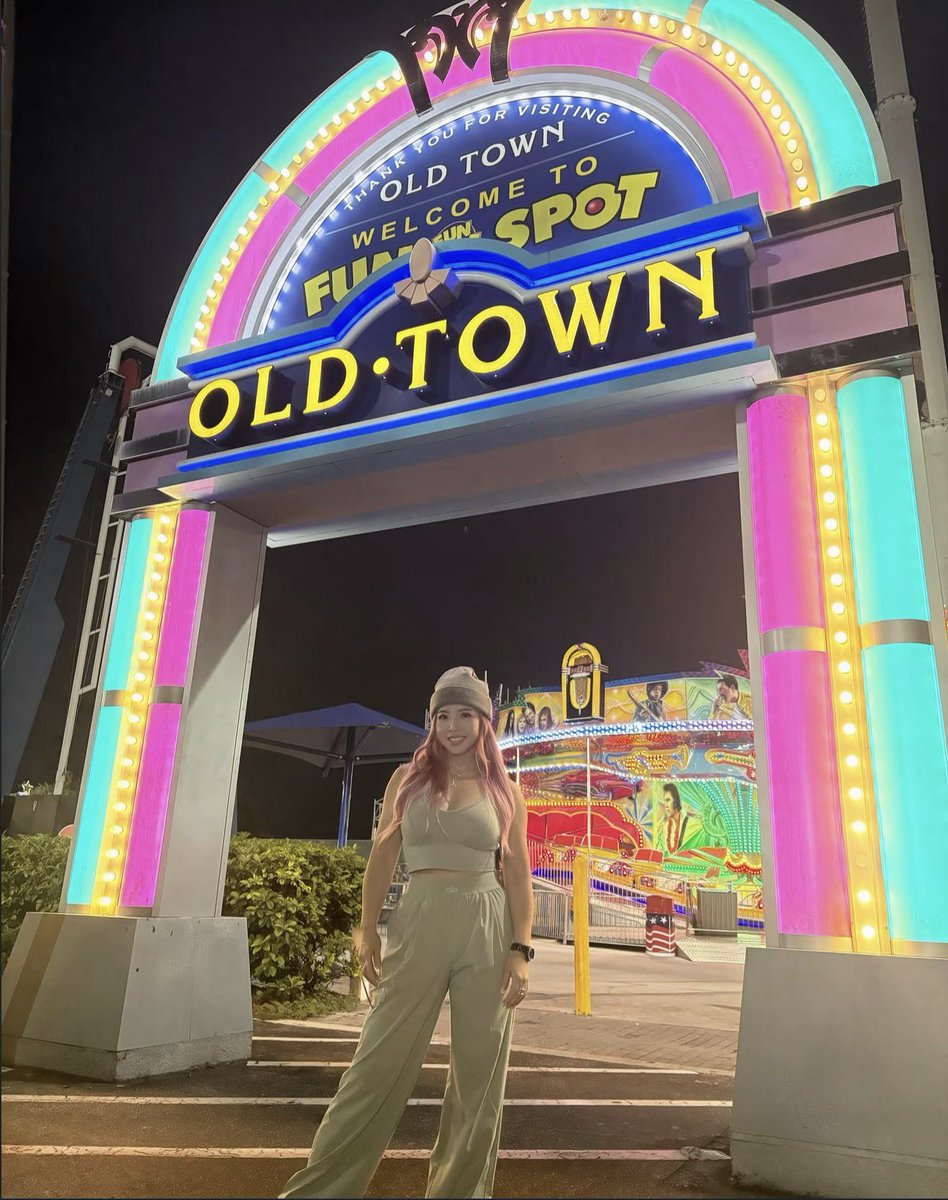 MinaMakesWaves's tweet photo. 🎡🎠💫 https://t.co/1OjbJkB32o