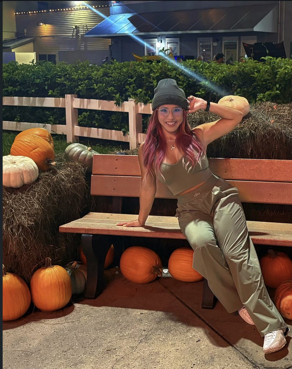 MinaMakesWaves's tweet photo. 🎡🎠💫 https://t.co/1OjbJkB32o