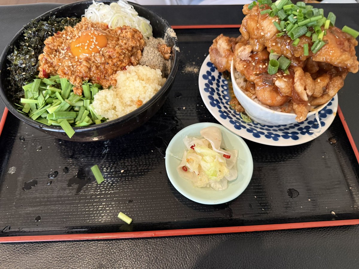 kain_nm4's tweet photo. うどん居酒屋まさか

ユーリンチー風唐揚丼セット
台湾まぜうどんに変更
塩だれチビ唐揚げ丼セット

今日はまさかさんの唐揚げが3種類の味が楽しめるという事でまさかさんへ
チビとは思えない量の唐揚げはどっちも美味い。
そしてうどんもいつも通りの旨さ
お腹苦しいですwご馳走様でした https://t.co/SFxHRV1FuD