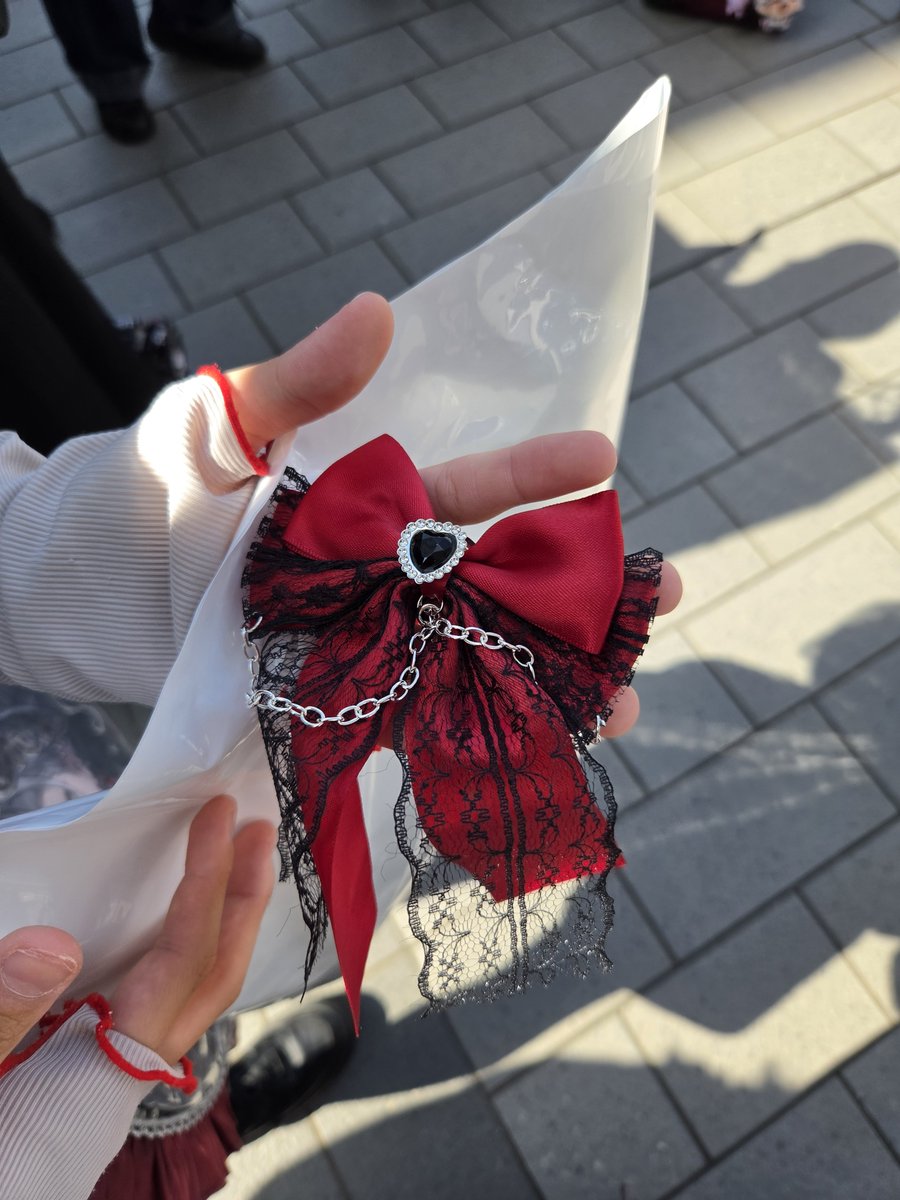 SCVWJNnVEQ93325's tweet photo. 落し物です！
階段上がったとこに落ちでした！
#葛葉ワンマンライブ https://t.co/b6CRToSlnf