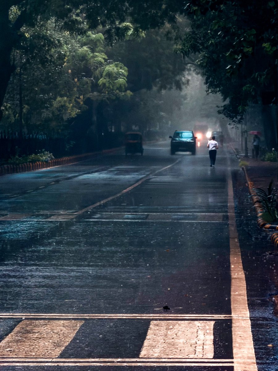 ExploreWithRoy's tweet photo. Monday rains, October love. The weather is changing, the slight nip in the air and the perfect weather to go out and experience it all! ❤️👌

#photography #delhi #october #RainyDay #shotoniphone @Apple https://t.co/ozSW4DSHcQ