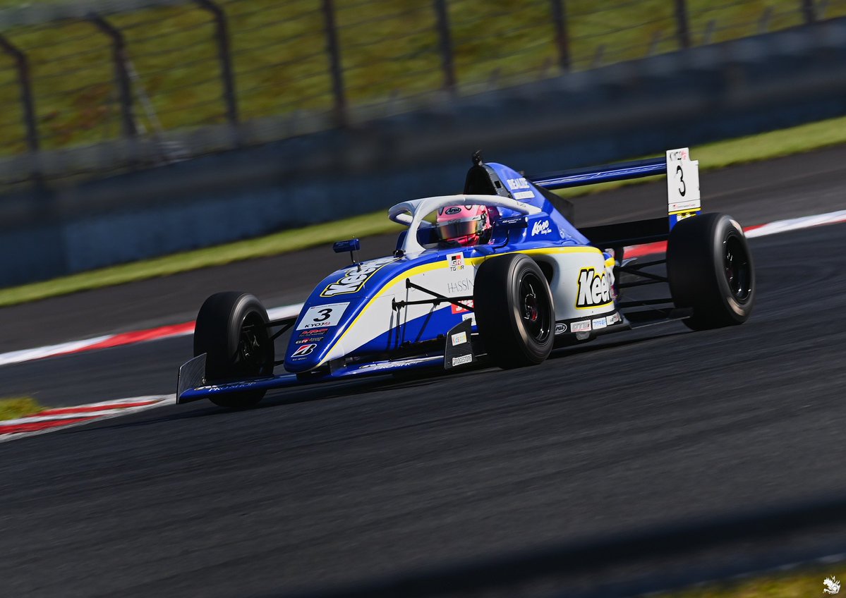 saramatsui33's tweet photo. Kyojo Cup Rd.4

Qualifying  　   P6
Sprint Race  　P7
 Final Race  　  DNF

2周目のアドバンコーナーで止まりきれず三浦愛選手に追突してしまいました。
愛さん、レースを終わらせてしまい本当に申し訳ございません。
また愛さんのチーム関係者、三浦愛選手のファンの方々にもお詫び申し上げます。

カートから4輪にあがり、練習も含めて初めてのクラッシュでした。

レース後、多くのKyojo Cup先輩ドライバーの方々から『大丈夫だよ！』と励ましの言葉を掛けていただき本当に心が救われました。
この教訓を糧として、より成長出来ますよう頑張って参ります。

重ねてになりますが、愛さん本当にすみませんでした。

今回も本当に多くの方々にサーキットまで応援にお越しいただきありがとうございました。
ピットウォークでたくさんの方々がピットまで来てくれて凄く嬉しかったです。

応援してくれました皆さま、本当にありがとうございました。

Photo supplier by @7th_of_arrow_wo

@KYOJOCUP_OA
@kondoracingteam
#keeper

#プリヴェ企業再生グループ
#ウエインズトヨタ神奈川
#AIRBUSTER三友商事株式会社
#RAYS
#MASTERKEY
#中央矢崎サービス
#DDR
#片野電設株式会社
#アライヘルメット
#PROTEX
#SEV
#SARASPOの皆さま