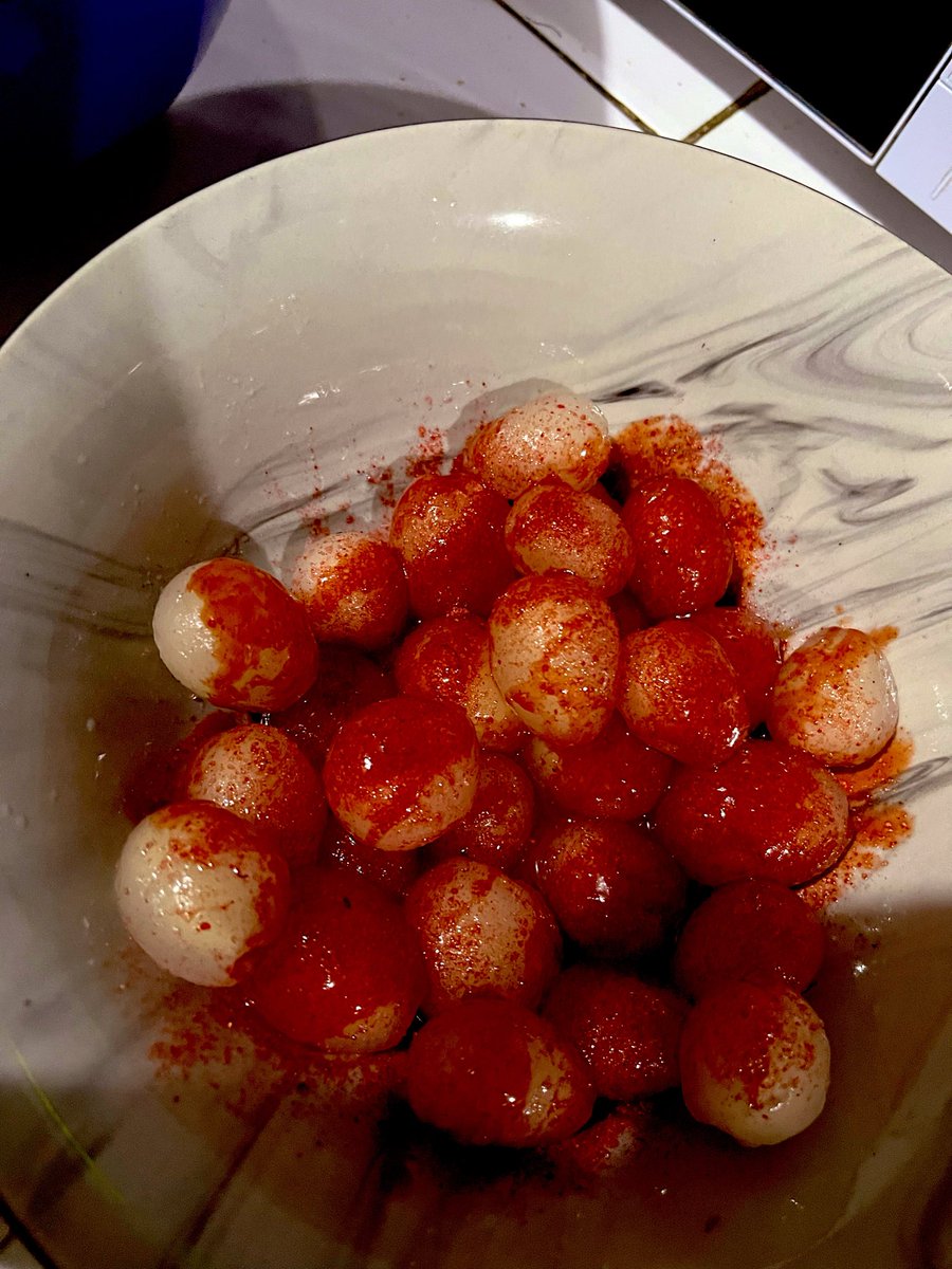 susi_V95's tweet photo. Abro debate para mis Armys mexas: como le dicen, rambutan o lichis??? 

Aclaro que soy de Chiapas y rambutan y lichis son dos frutas diferentes que se parecen. 

Для моих русских: вы знаете этот фрукт здесь, в Мексике, мы называем его рамбутан или личи🇲🇽💗🇷🇺

#nomedejenenflop💔 https://t.co/K0yyTrIAUo