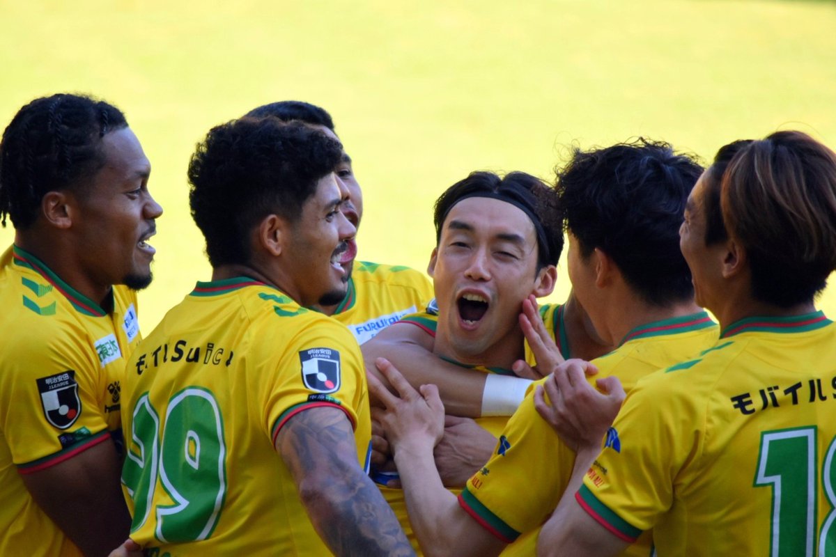 ILSOCCER_A's tweet photo. 2026.10.11 千葉vs長崎　

ゴールセレブレーション

#安井拓也 選手

#jefunited
#ジェフ千葉 https://t.co/wqlIF9VGY3