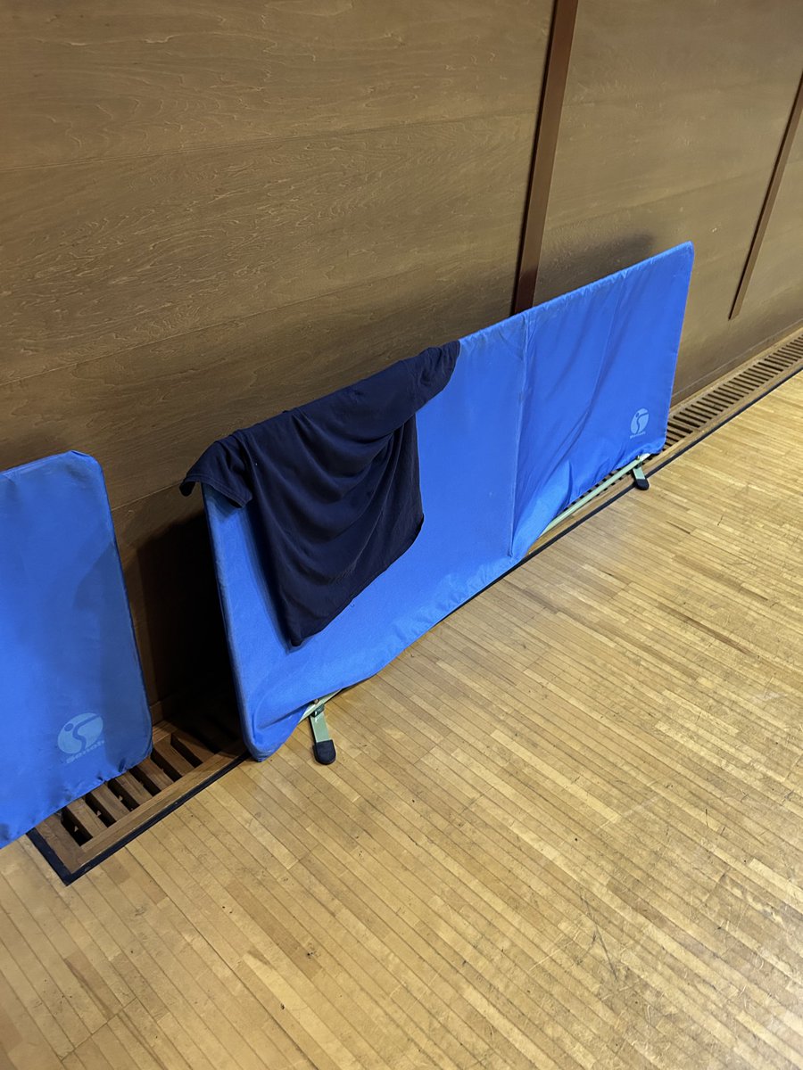Foul_trouble's tweet photo. あるある、シャツ干しがち、、 https://t.co/UXBCixtqbD