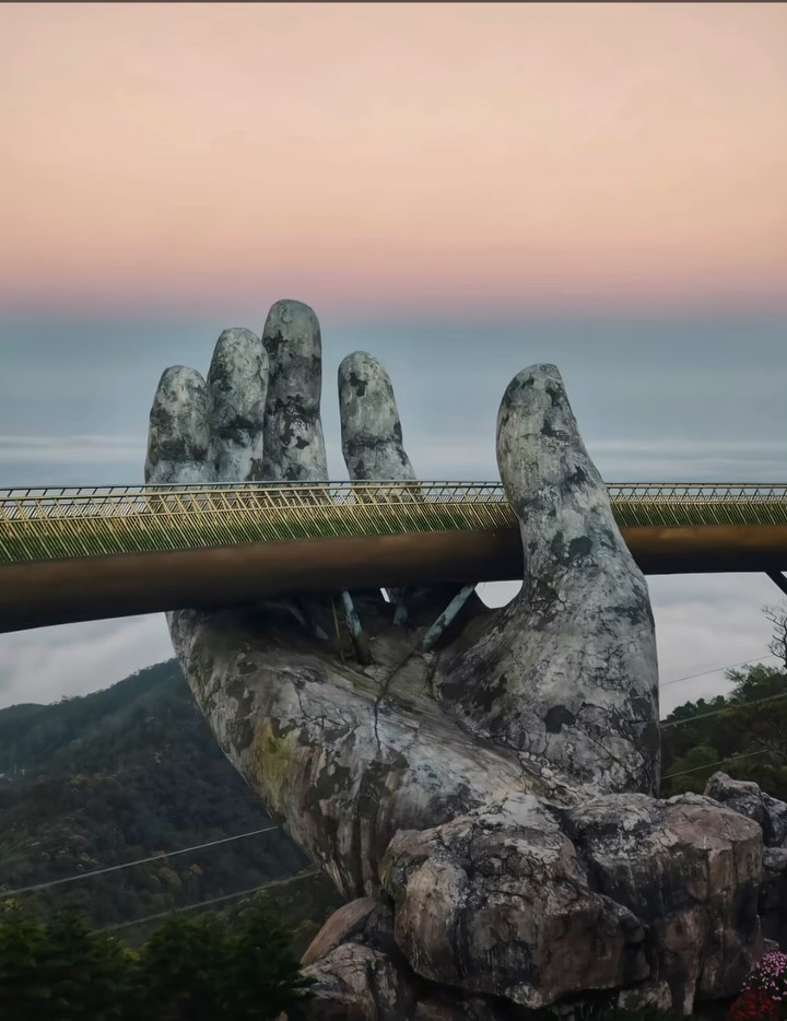 TatuVitor's tweet photo. Da Nang’s Golden Bridge floats 1, 400 meters above sea level, cradled by giant stone hands. Visit 7–9 AM for mist and fewer crowds, or after 4:30 PM for golden light. Wear light colors and bring a jacket for the cool mountain air. https://t.co/fR7yY1KXwP