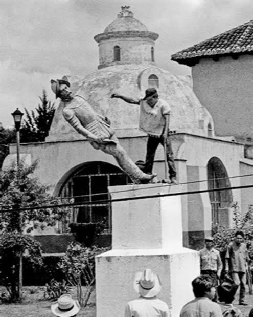 Alexander_Avina's tweet photo. San Cristóbal de las Casas, Chiapas, 12 October 1992 https://t.co/jF8GzYj9cM