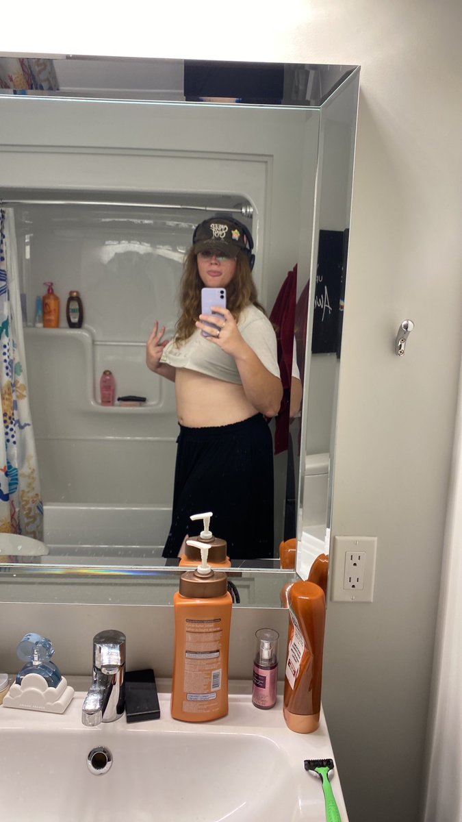 HollyisHotter's tweet photo. just feeling so hot rn https://t.co/oQ9OOF02KF