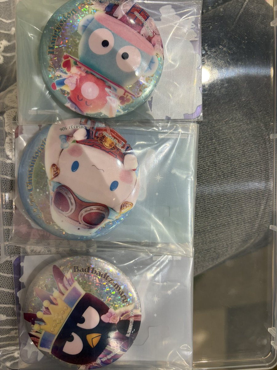 mamamanbou1's tweet photo. 【交換】サンリオピューロランド クエワン 缶バッジ

譲：ばつ丸、シナモン、ハンギョドン

求:キティ(勇者)、ピアノ

本日ピューロ手渡しor郵送
よろしくお願いいたします。 https://t.co/b1QiOQyTDE
