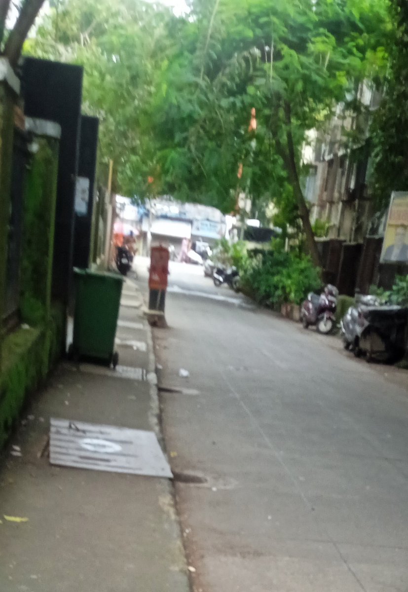 gufransyeed's tweet photo. Swami Vivekanand pridangand garden opposite and shankareswar apartment opposite  Rajasthan bhavan ,navjivan campus, navjivan lane, rani sati marg, malad East
@MTPHereToHelp 
@MumbaiPolice 
Many vehicle are standing blocking road or
 no parking area
Please take strict action. https://t.co/KYjboGB05F