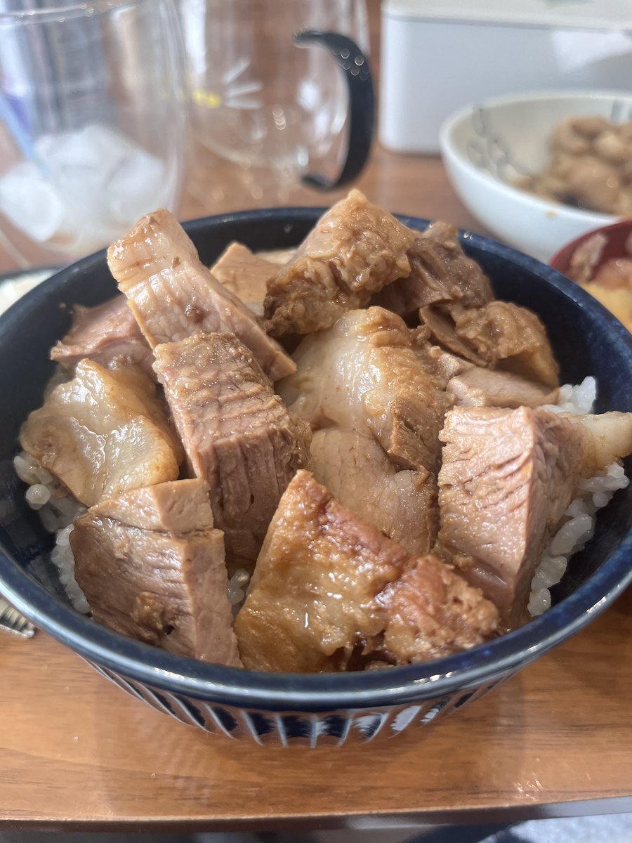 poke_mshr's tweet photo. 妻の誕生日でお家居酒屋やったんですが
麺屋RiSAのお土産チャーシューをチャーシュー丼にしたのが美味すぎて... https://t.co/bwCvyZy170