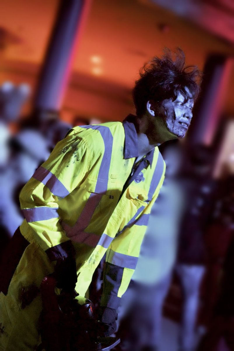 qx46fv's tweet photo. 10/11 メンテナンスクルー
髪の毛ぱやぱやしてた🌀
3枚目アホ毛みたいでかわいい🌱
#HHN2026 https://t.co/VMWQetbnCF